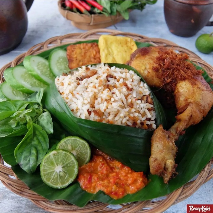Nasi Tutug Oncom Ayam Srundeng Box