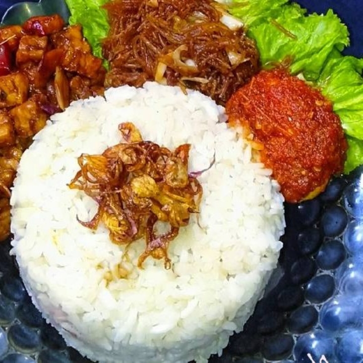 Nasi Uduk Pake Telor