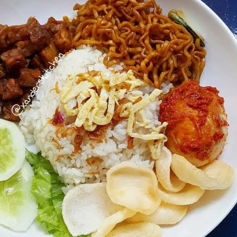 Nasi Uduk Atau Lemak Pakek Telor