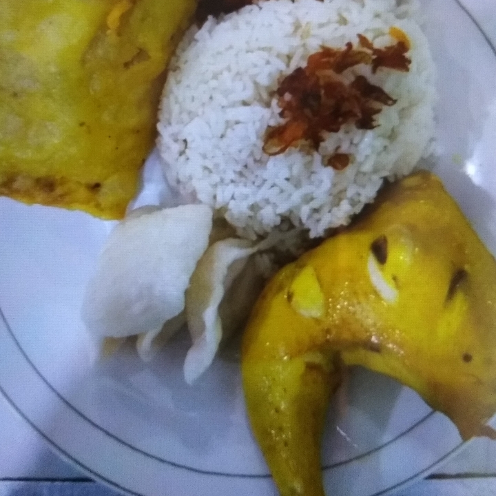 Nasi Uduk Ayam Goreng Kampung