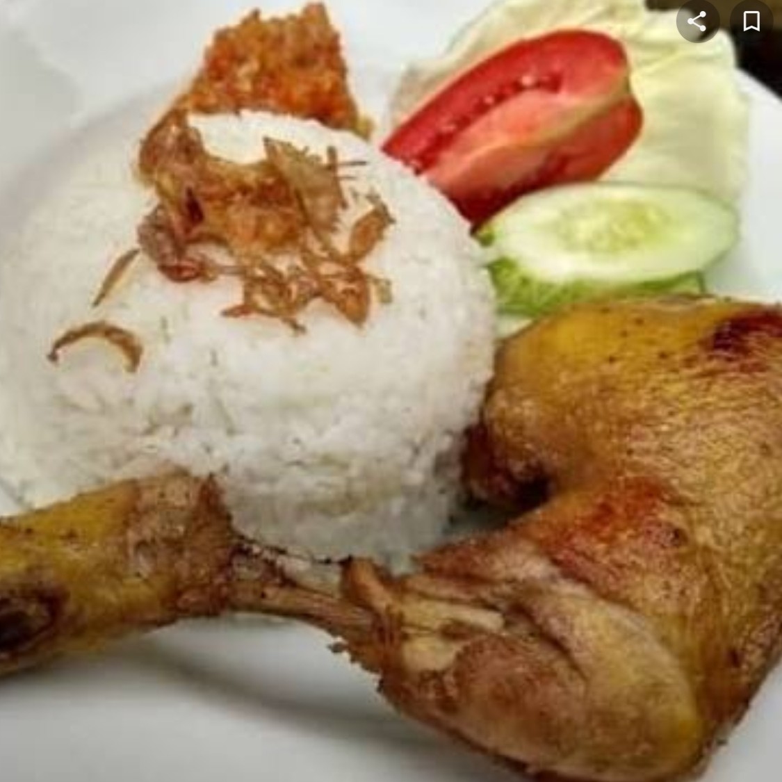 Nasi Uduk Ayam Goreng Lalapan