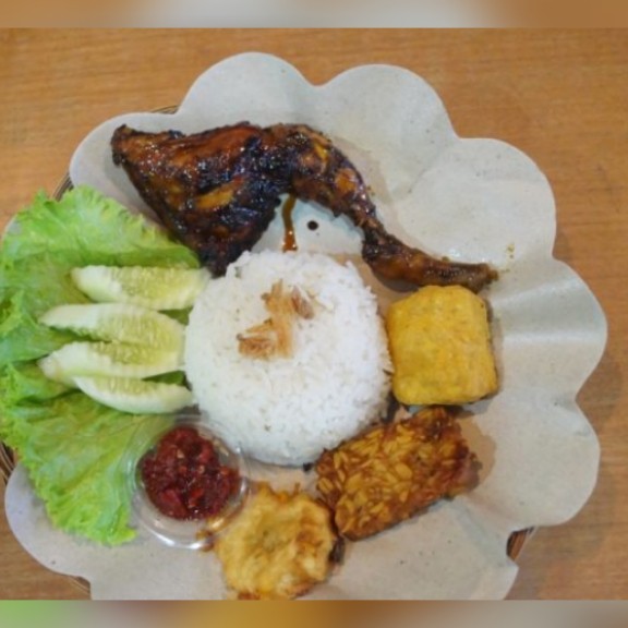 Nasi Uduk Ayam Penyet