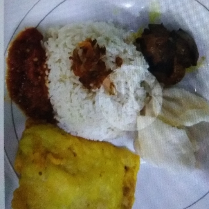 Nasi Uduk Ayam Semur