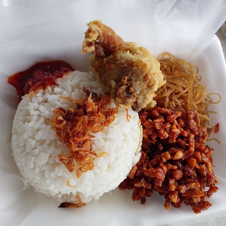 Nasi Uduk Komplit