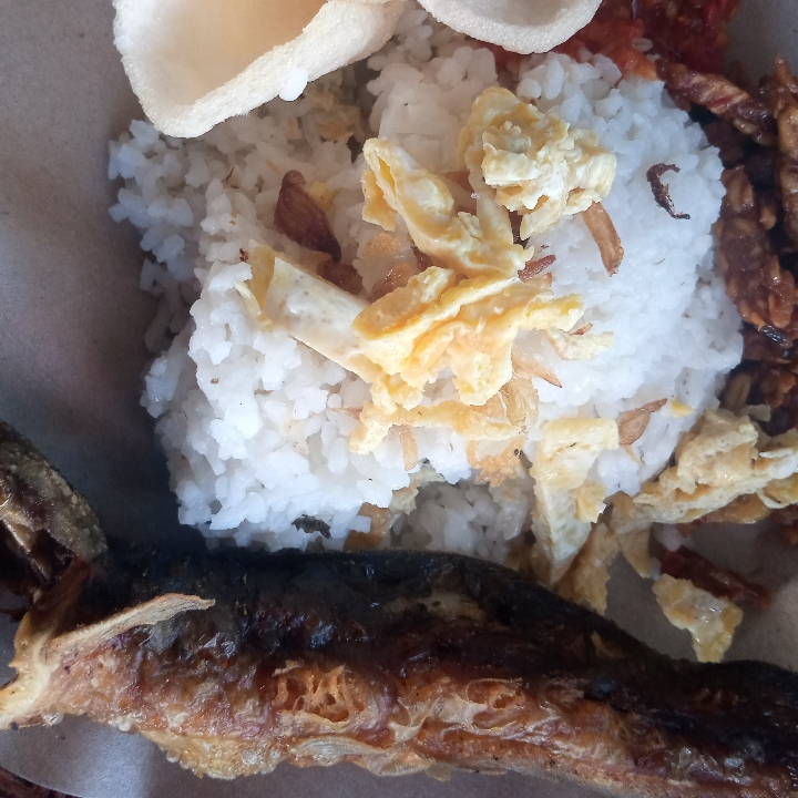 Nasi Uduk Lele Goreng