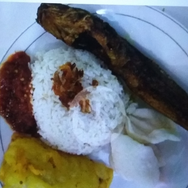 Nasi Uduk Lele Goreng