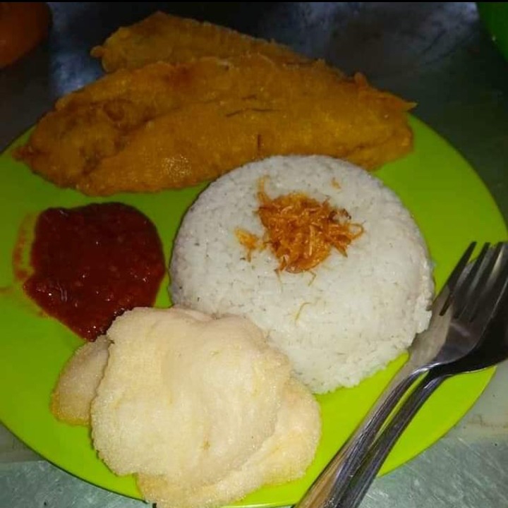 Nasi Uduk Plus Telur Dan Tempe