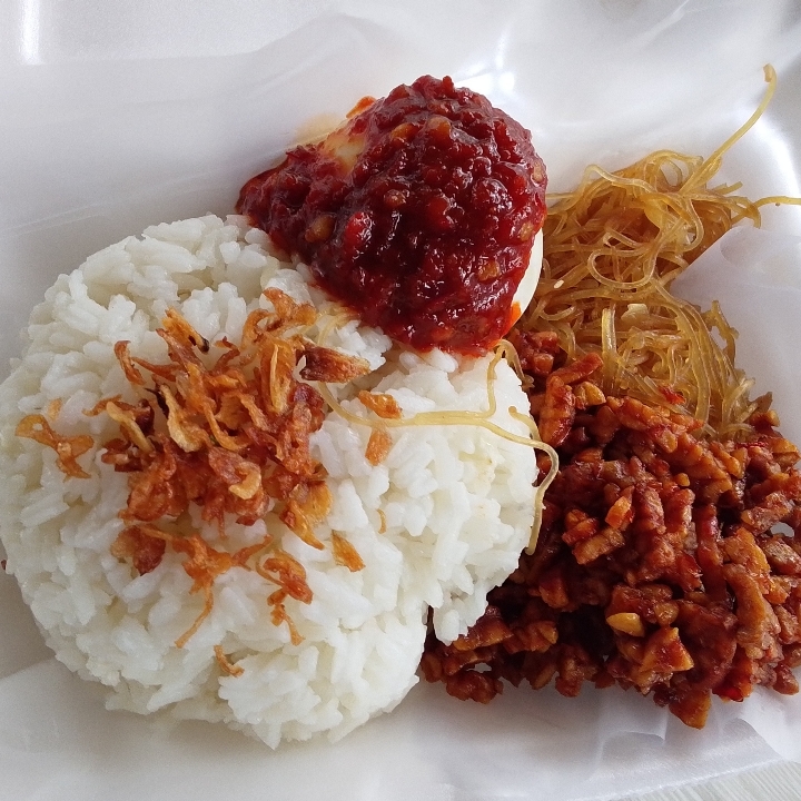 Nasi Uduk Telor Balado