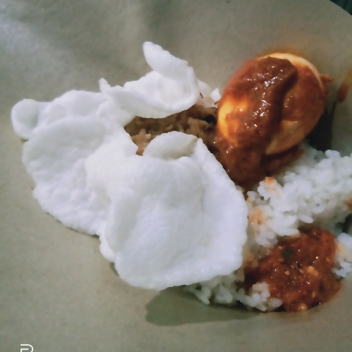 Nasi Uduk Telor Bulet Bihun Tahu Tempe
