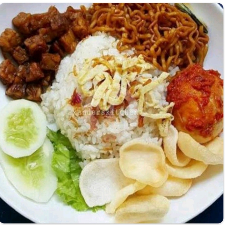 Nasi Uduk Telur Bulat Pedas