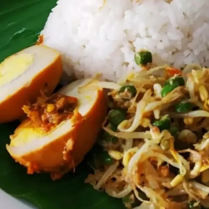 Nasi Urap Telur Balado