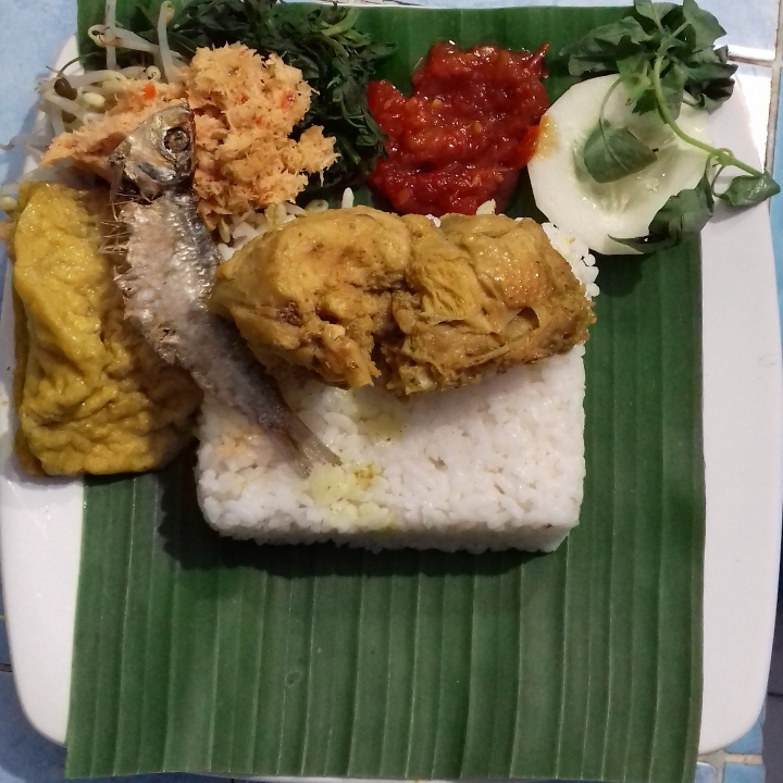 Nasi Urap-urap Kare Ayam Kampung