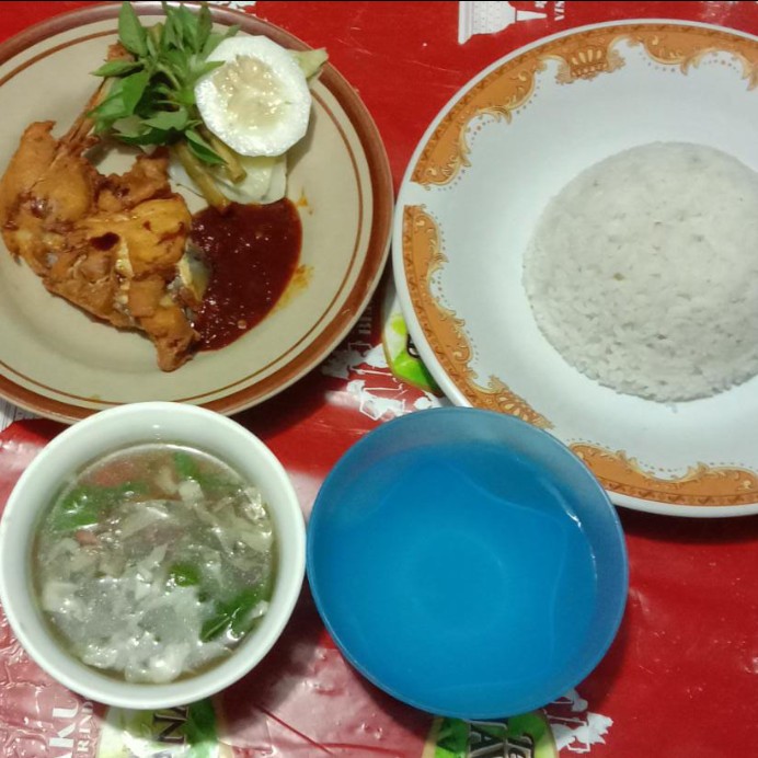 Nasi ayam Lalapan