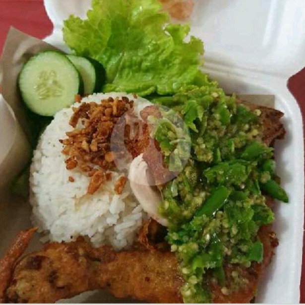 Nasi ayam geprek