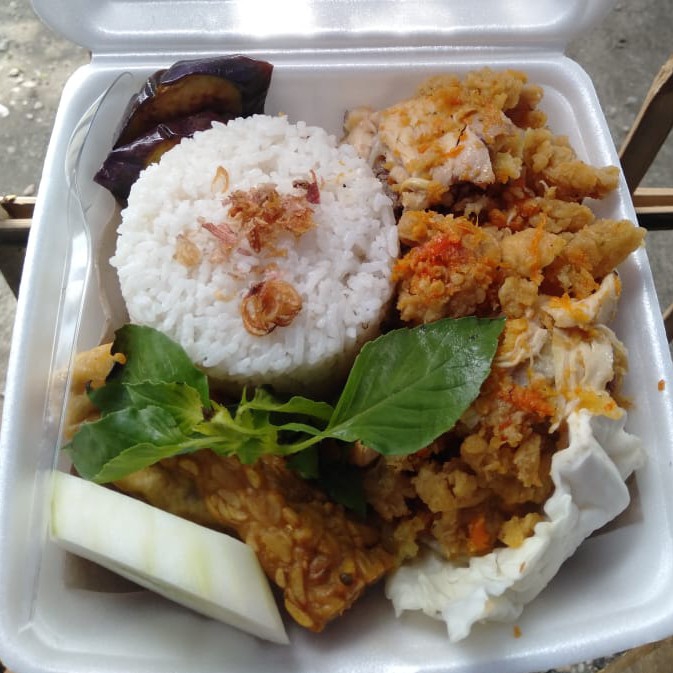 Nasi ayam geprek