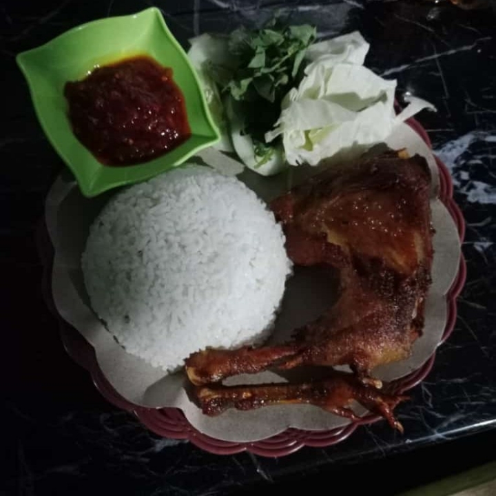 Nasi ayam kampung goreng komplit 