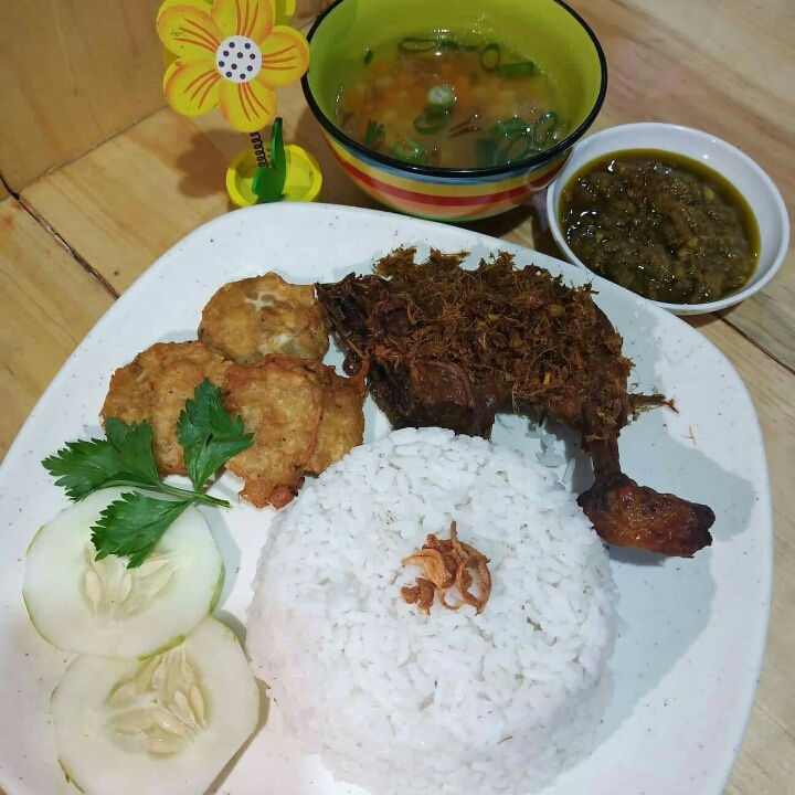 Nasi ayamgoreng sambal ijo