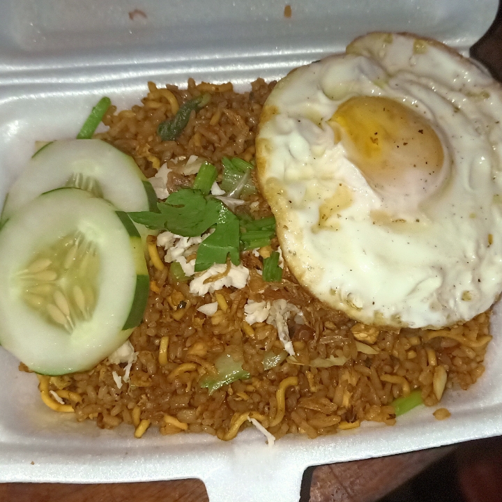 Nasi goreng Mawut Plus Telur Ceplok