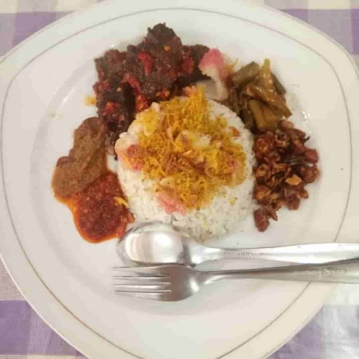 Nasi gurih dendeng