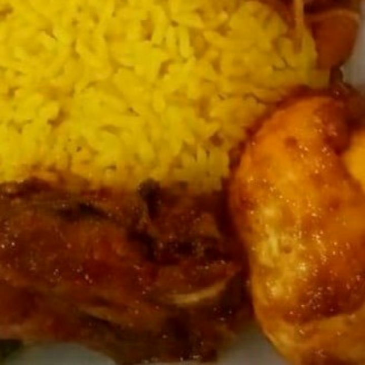 Nasi kuning Ayam Telur
