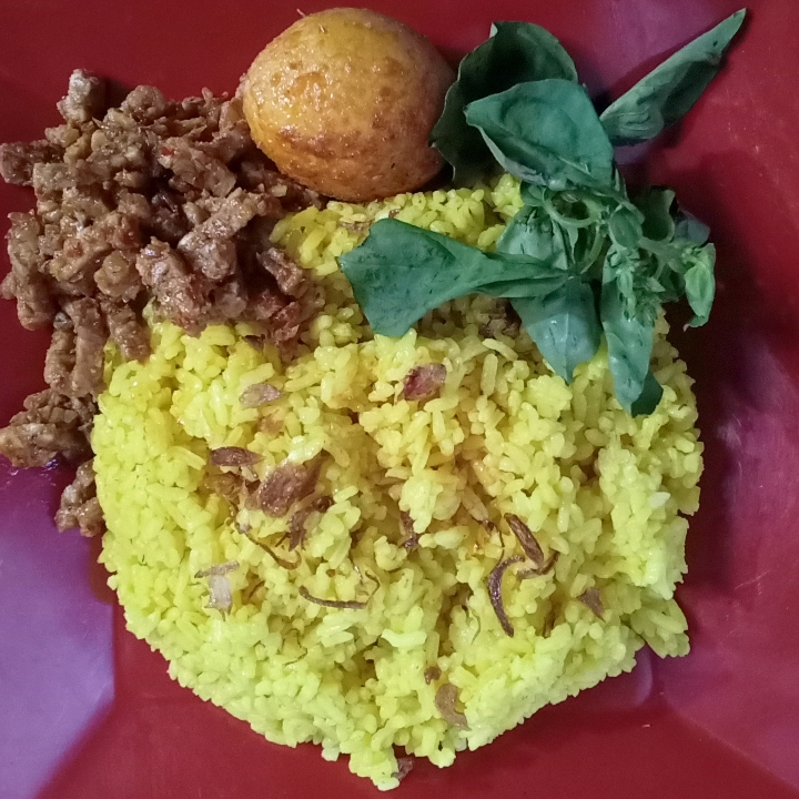 Nasi kuning Tempe Telor
