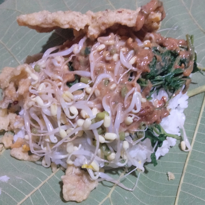 Nasi pecel daun jati