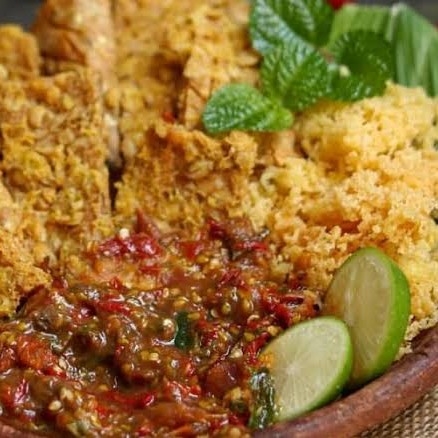 Nasi tahu tempe kremes