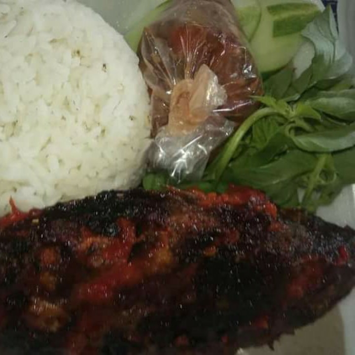 Nila Bakar Pake Nasi