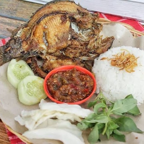 Nila Goreng Lalapan