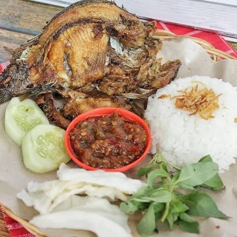 Nila Goreng Lalapan