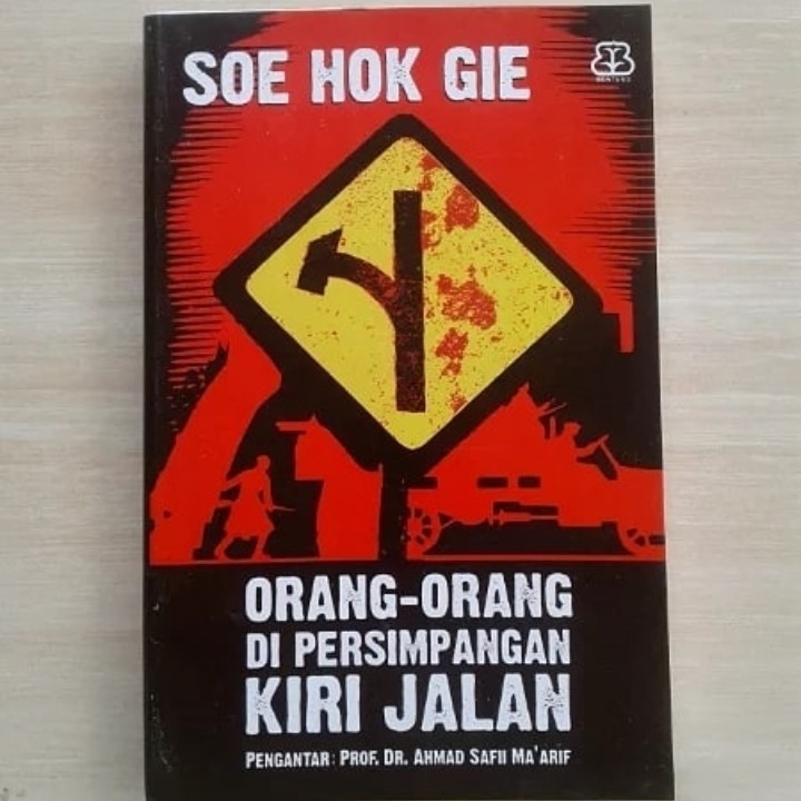 Orang Orang Dipersimpangan Kiri Jalan