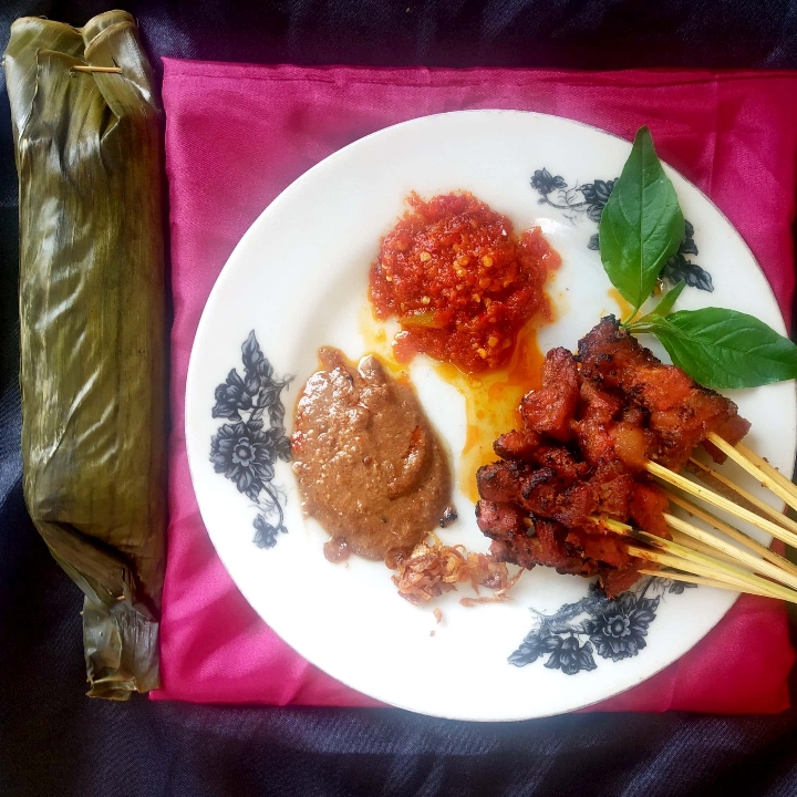 PAKET SATE LONTONG