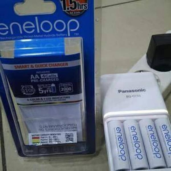 PANAAONIC ENELOOP CHARGER QUICK 15HOURS  4BATT AA 2000MAH KODE HDR00