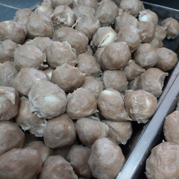 PENTOL DAGING SAPI ISI TELUR PUYUH 2