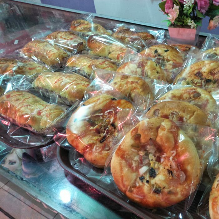 PIZZA MINI ATAU ROTI SOSIS