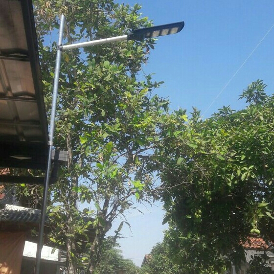 PJU Tenaga Surya 90W 4