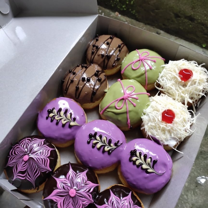 PO Donat Mini  Isi 12 Haneen Donuts