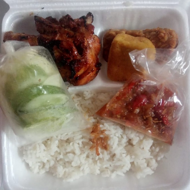 Paket Ayam Bakar Komplit Sambel Mercon