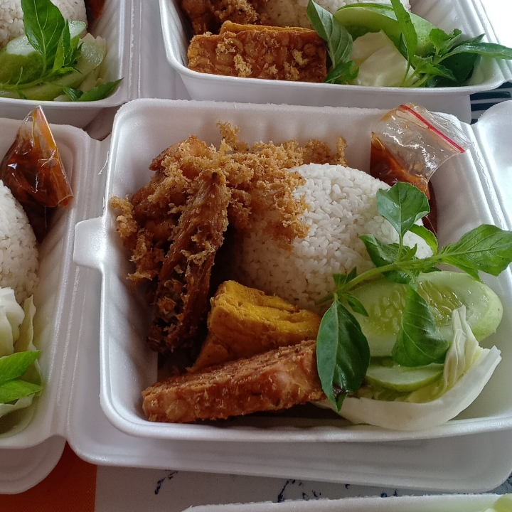 Paket Ayam Negri Goreng Krenyezz