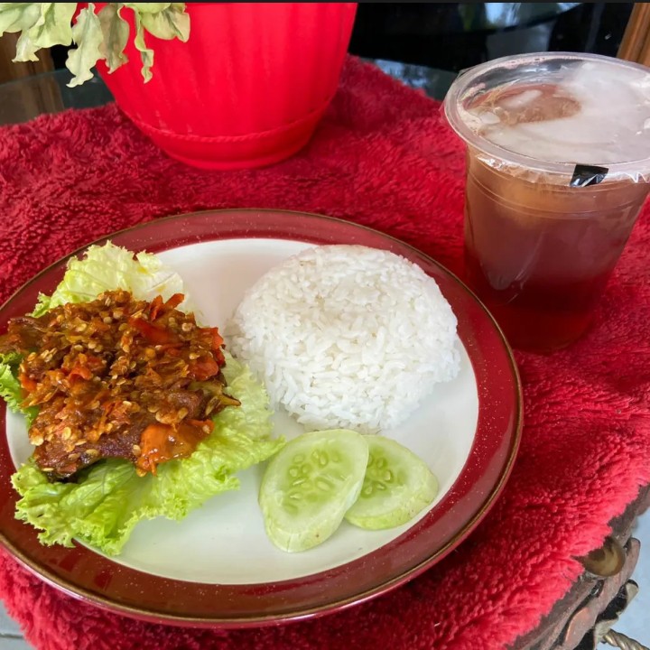 Paket Ayam Penyet Dan Teh Manis