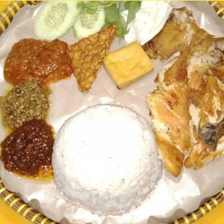 Paket Ayam Penyet Sambal 3 Rasa