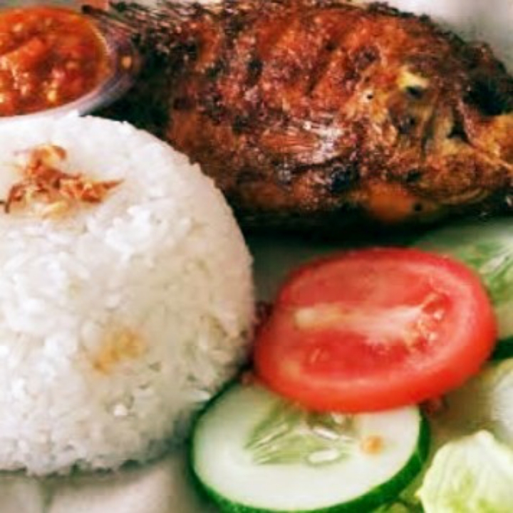 Paket Ikan Nila Bakar Nasi Dan Es Teh