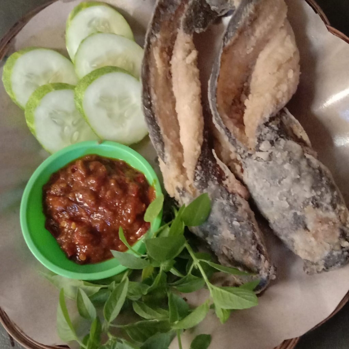 Paket Lele Goreng Terbang Nasi Dan Es Teh