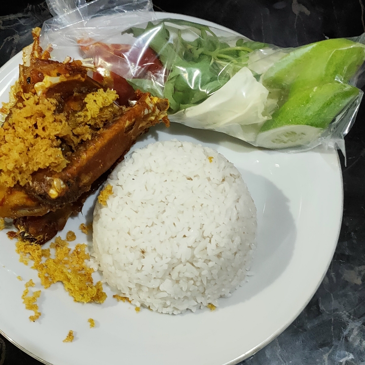 Paket Lengkap  Nasi Ayam Kampung Goreng Tahu Tempe Besar