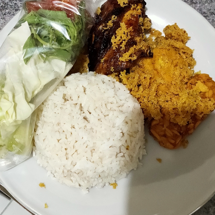 Paket Lengkap Nasi Ayam Kampung Bakar Tahu Tempe Sedang