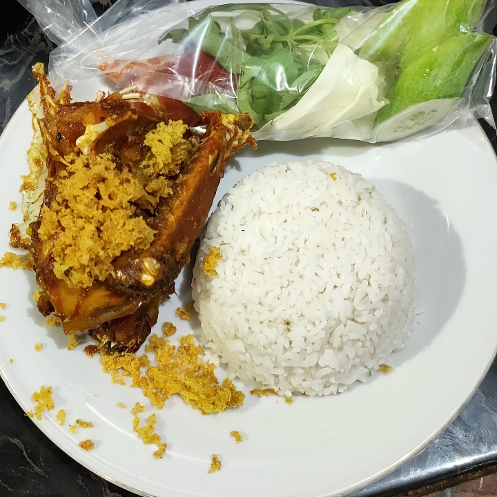 Paket Lengkap Nasi Bebek Goreng Kremes Besar Plus Tahu Tempe