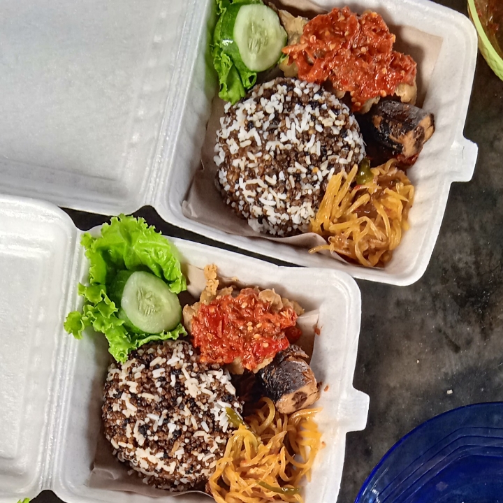 Paket Lengkap Sego Tiwol Ayam Geprek