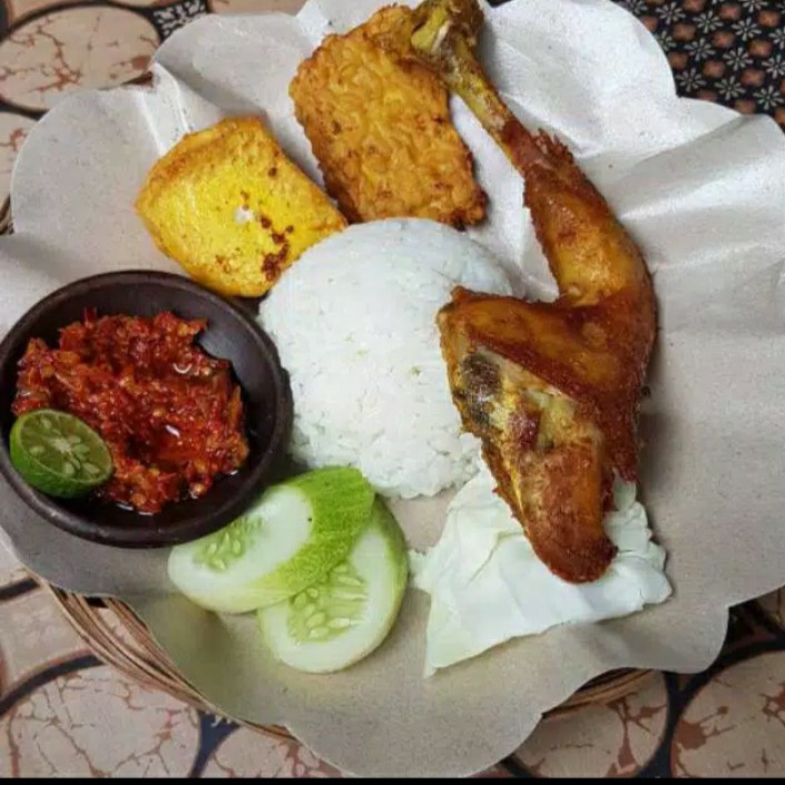 Paket Nasi  Pecel Ayam Kampung Plus Tahu Tempe