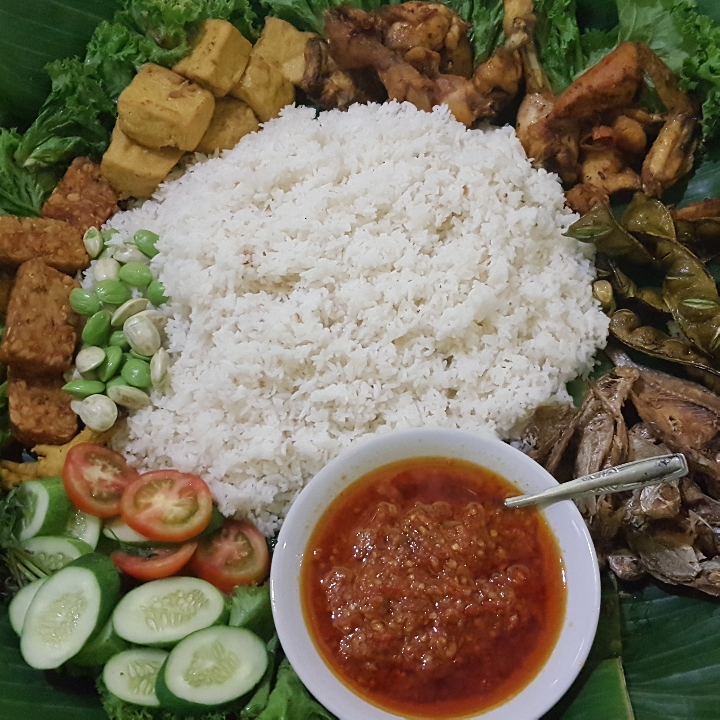 Paket Nasi Adep Adep