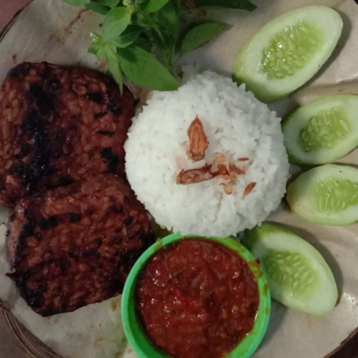 Paket Tempe Bakar Nasi Dan Es Teh